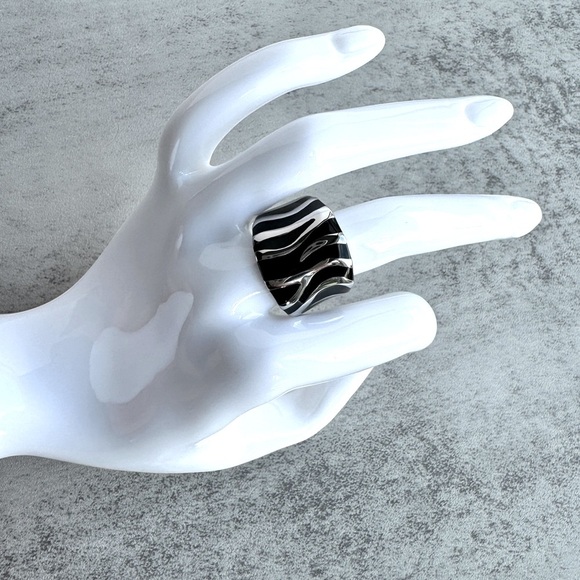 STAINLESS STEEL ZEBRA Ring Size US 8 Black Enamel Mobwife Oversized Statement - Picture 4 of 16
